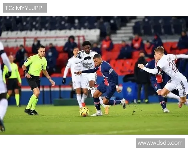 意甲大战：拜仁狂胜巴黎圣日耳曼四球大捷引爆全场激情